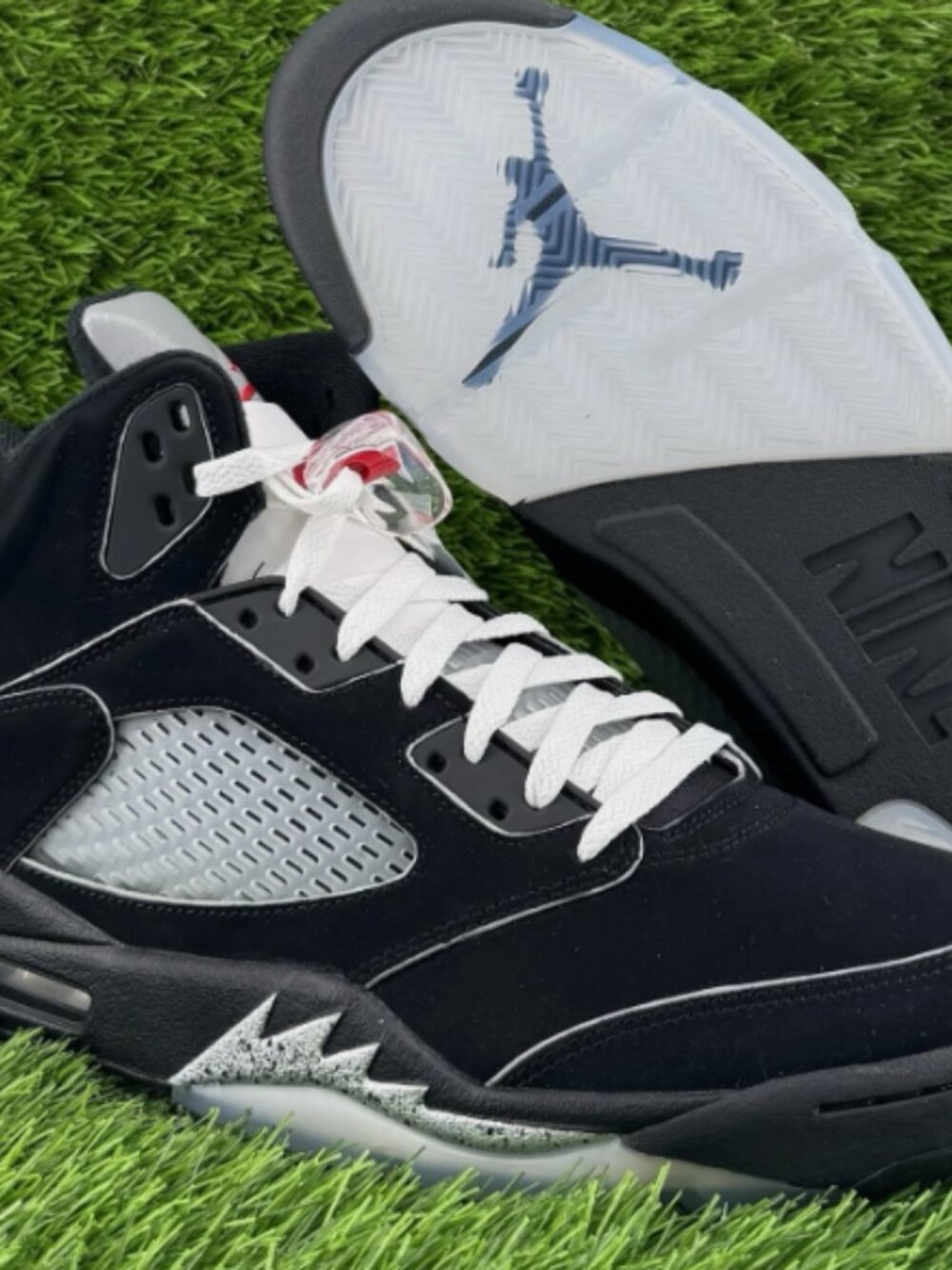 Air Jordan 5 Retro OG Black Metallic Reimagined